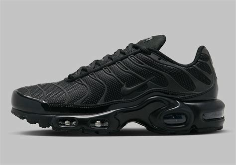 nike tn triple black buzz